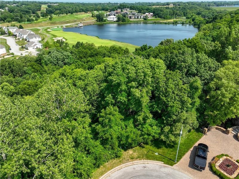 6540 Ridge Rd, Parkville, MO 64512