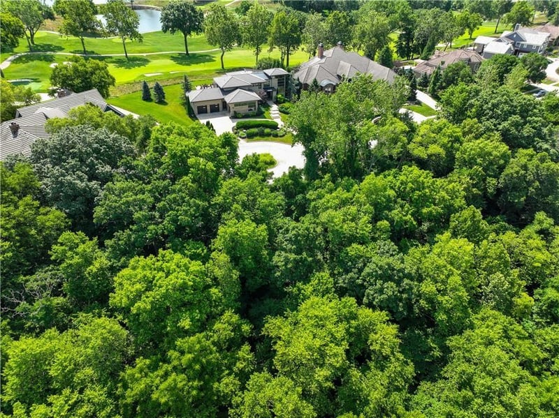 6540 Ridge Rd, Parkville, MO 64512