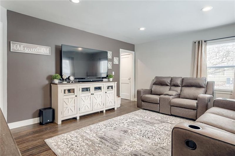 8100 Summit St, Kansas City, MO 64114