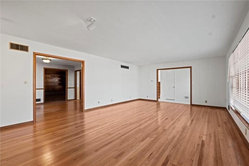 1003 W 85th Ter, Kansas City, MO 64114