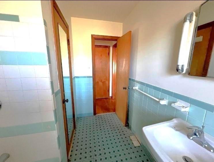 800 E 75th Ter, Kansas City, MO 64131