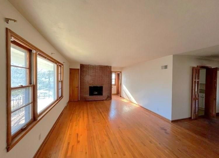 800 E 75th Ter, Kansas City, MO 64131