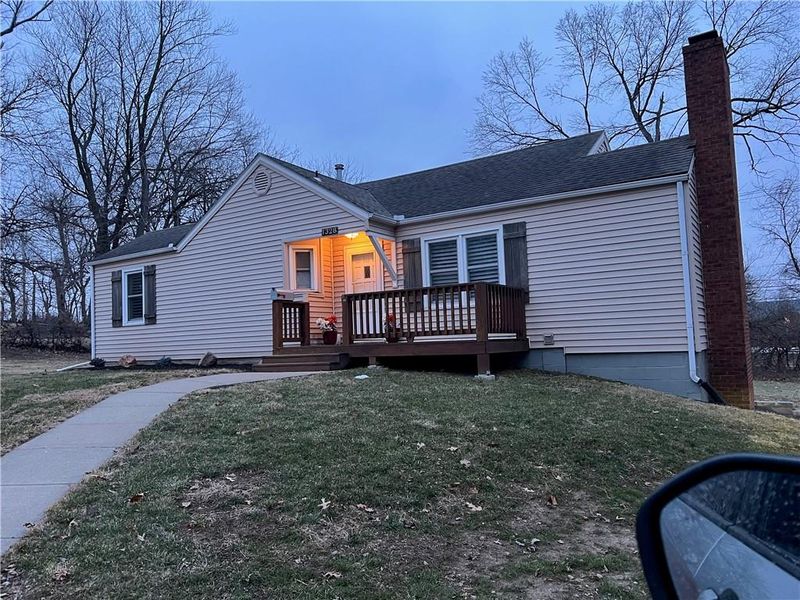 1328 NE Marvin Ct, Kansas City, MO 64118