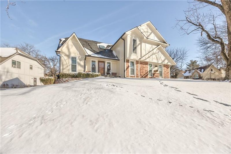 11323 Hemlock St, Overland Park, KS 66210