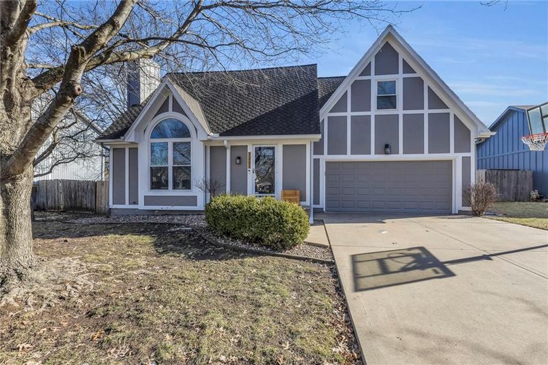 1221 E Butterfield Pl, Olathe, KS 66062