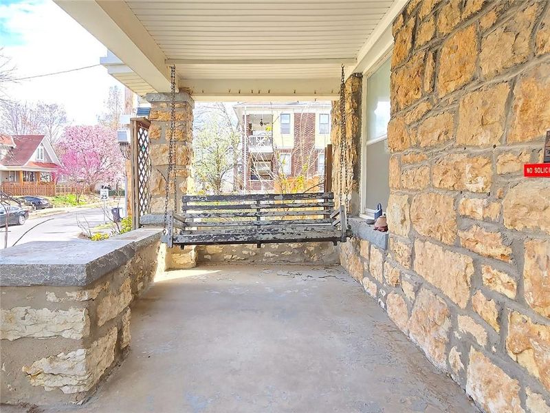 4152 Holly St, Kansas City, MO 64111