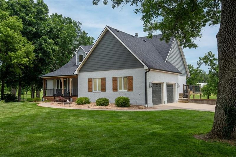 605 N Hemlock St, Ottawa, KS 66067