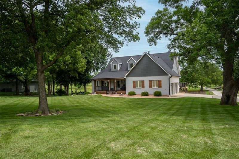 605 N Hemlock St, Ottawa, KS 66067