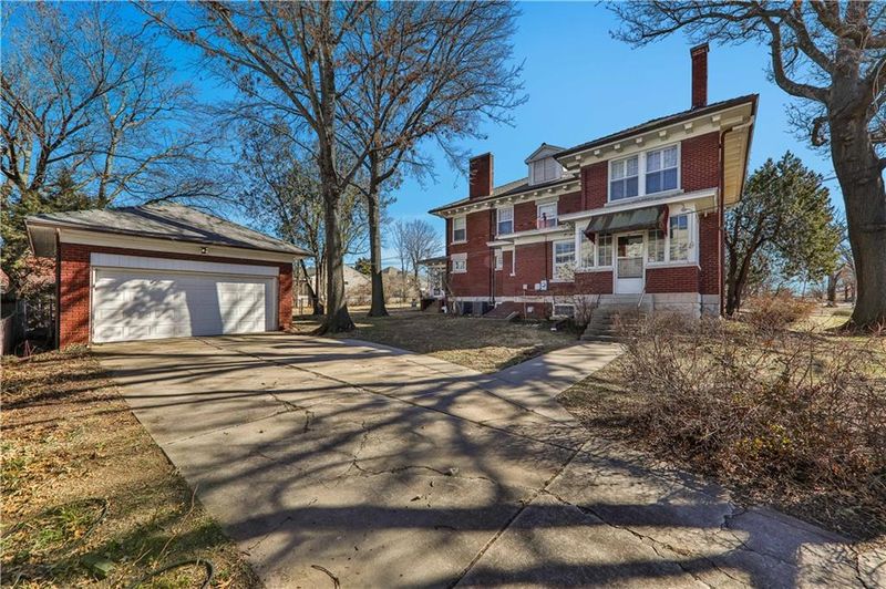 416 W 6th St, Coffeyville, KS 67337