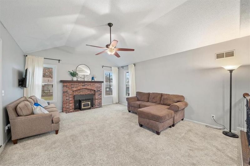 8744 NE Boone St, Kansas City, MO 64155