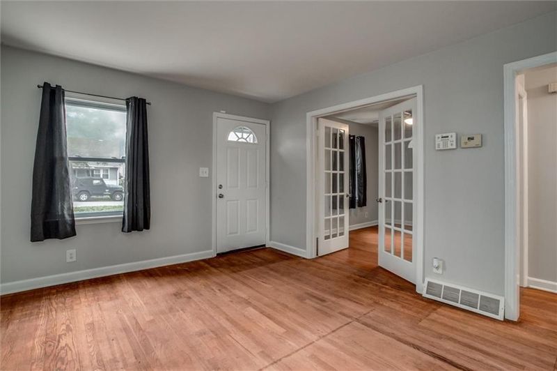 211 E 79th Ter, Kansas City, MO 64114