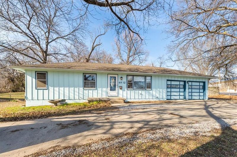 4912 E Red Bridge Rd, Kansas City, MO 64137