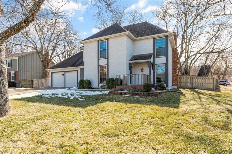 9439 W 111th Ter, Overland Park, KS 66210