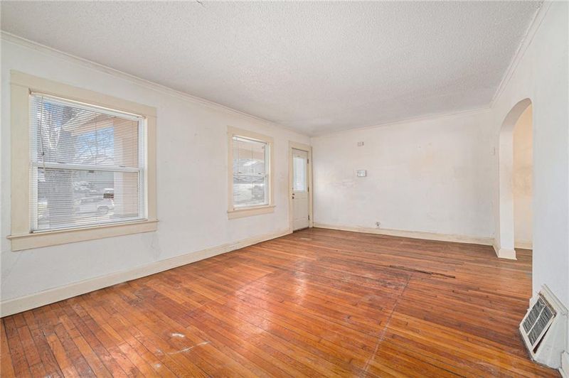1404 E 66th St, Kansas City, MO 64131