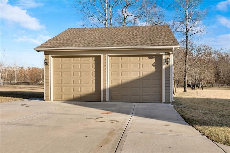 908 Buckeye Ln, Pleasant Hill, MO 64080