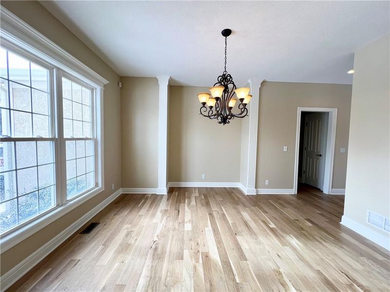 1394 Canyon Ln, Lansing, KS 66043