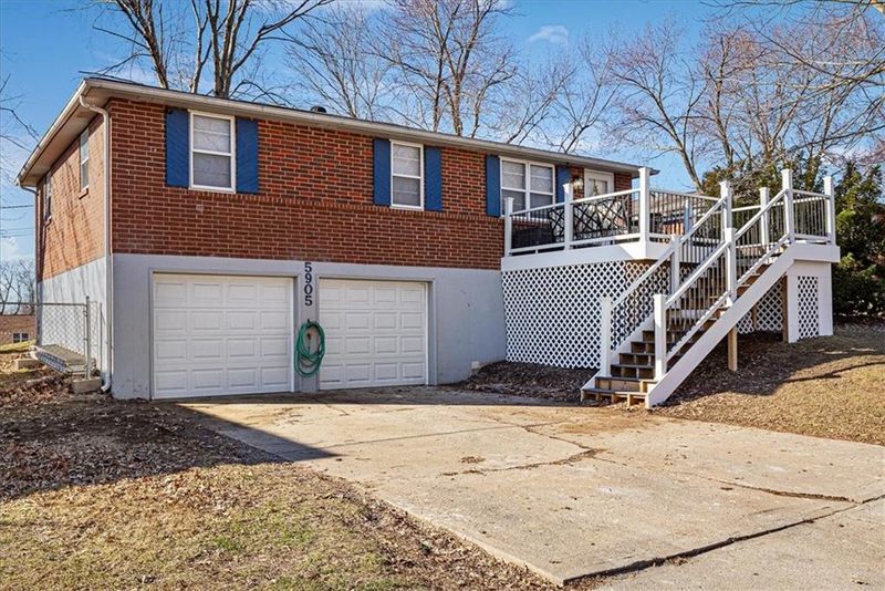 5905 NE 45th St, Kansas City, MO 64117