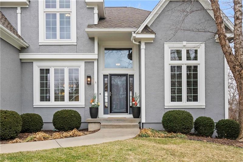 15601 Howe St, Overland Park, KS 66224