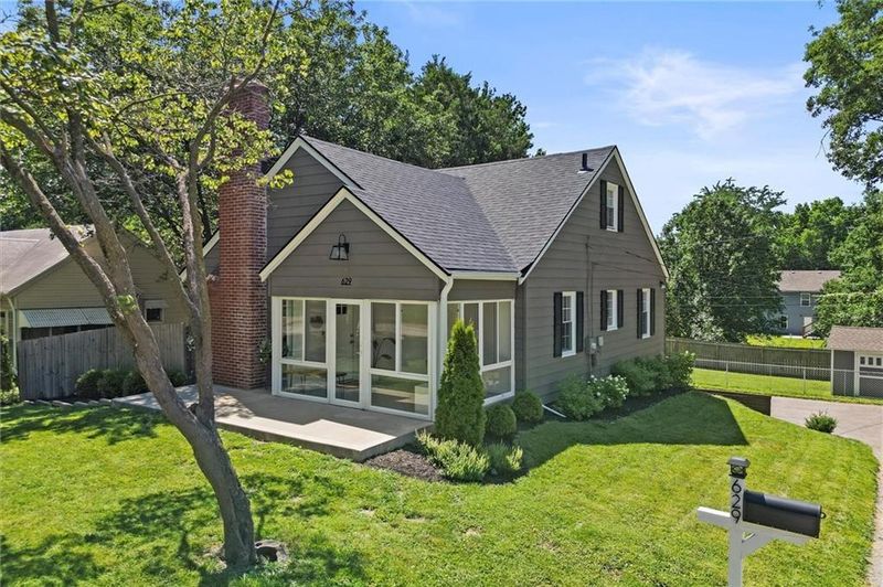 629 Sunset Ave, Liberty, MO 64068