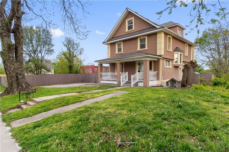 3711 E 9 St, Kansas City, MO 64124