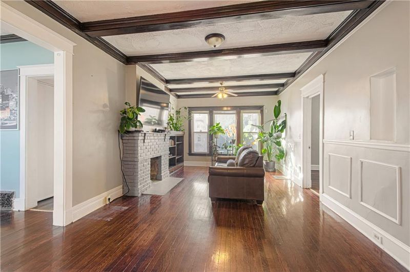 1315 E 28th Ter, Kansas City, MO 64109