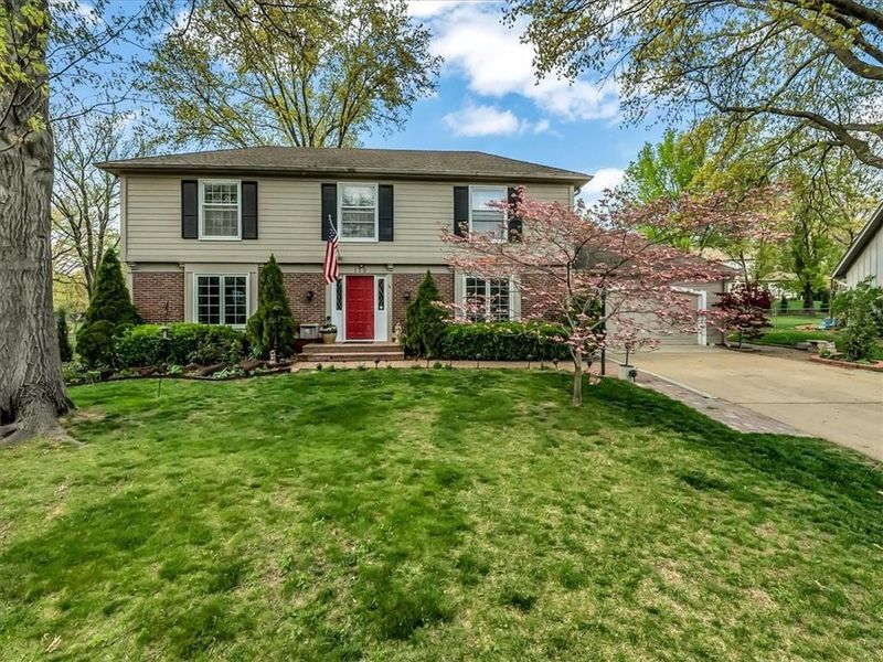 112 W 119th St, Kansas City, MO 64145