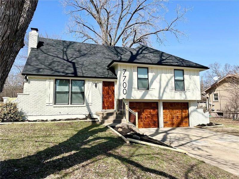 7700 E 100th St, Kansas City, MO 64138