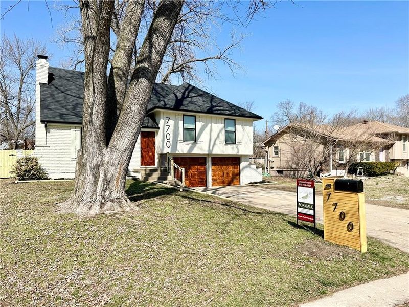 7700 E 100th St, Kansas City, MO 64138