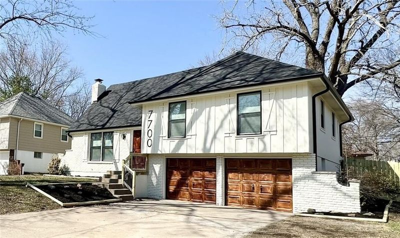 7700 E 100th St, Kansas City, MO 64138