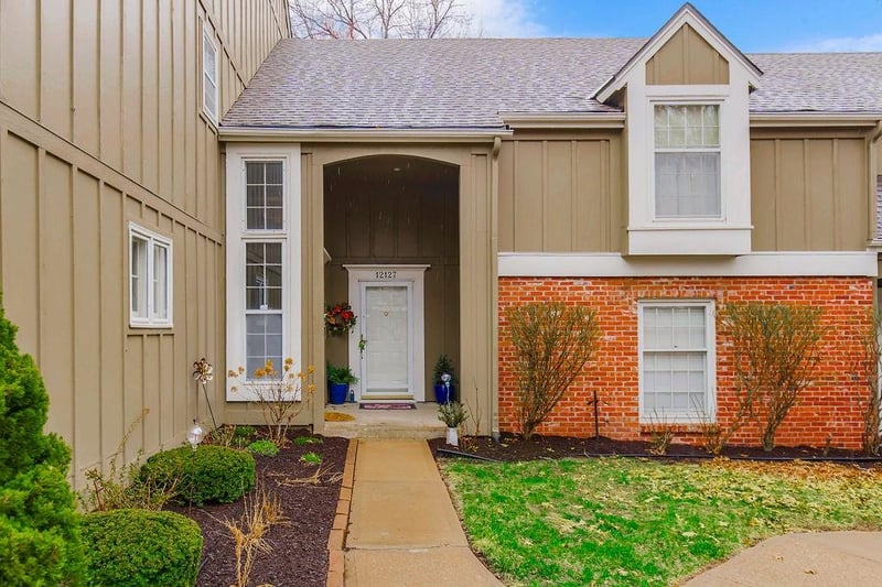 12127 Hayes St, Overland Park, KS 66213