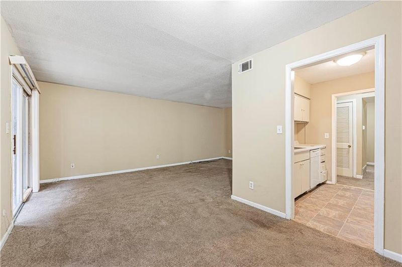 5013 Walnut St #A, Kansas City, MO 64112