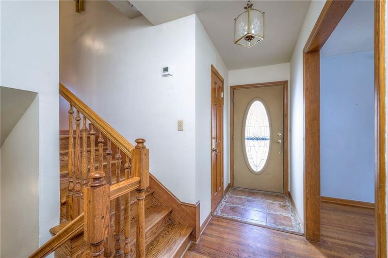 4015 E Red Bridge Rd, Kansas City, MO 64137