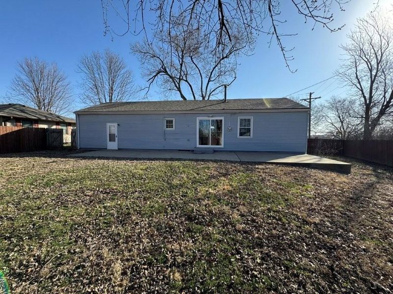 1008 N Farview Dr, Independence, MO 64056