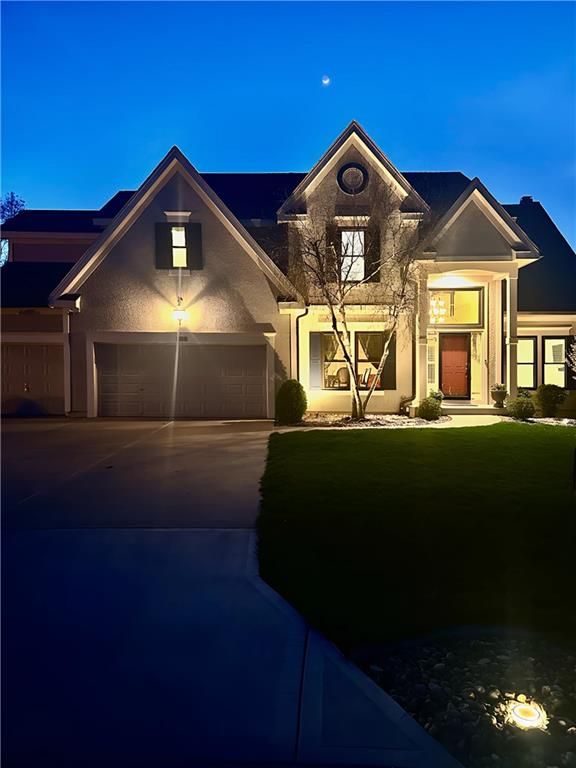 16012 Overbrook Ln, Stilwell, KS 66085