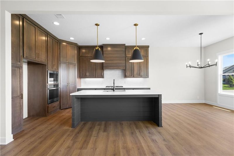 1603 SW Arbormist Dr, Lee's Summit, MO 64082