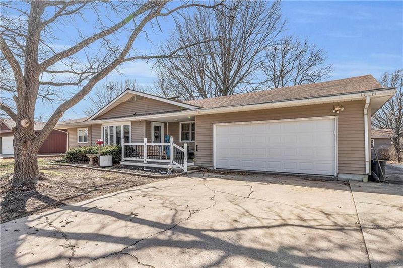 325 N Orange St, Garnett, KS 66032