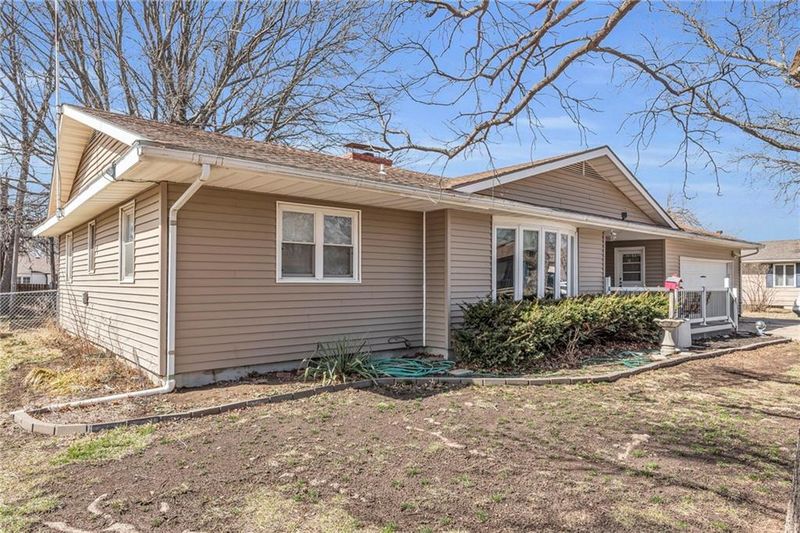 325 N Orange St, Garnett, KS 66032