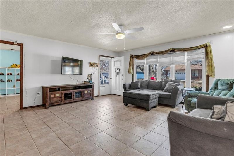 325 N Orange St, Garnett, KS 66032
