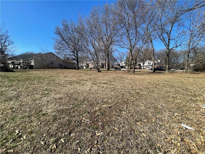 8200 Chas Cir, Pleasant Valley, MO 64068