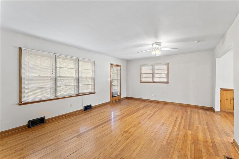 8609 E 77th St, Kansas City, MO 64138