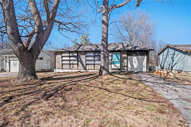 1104 NE 45th St, Kansas City, MO 64116