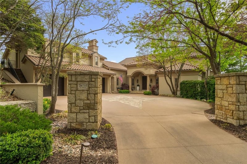 26733 W 109th St, Olathe, KS 66061