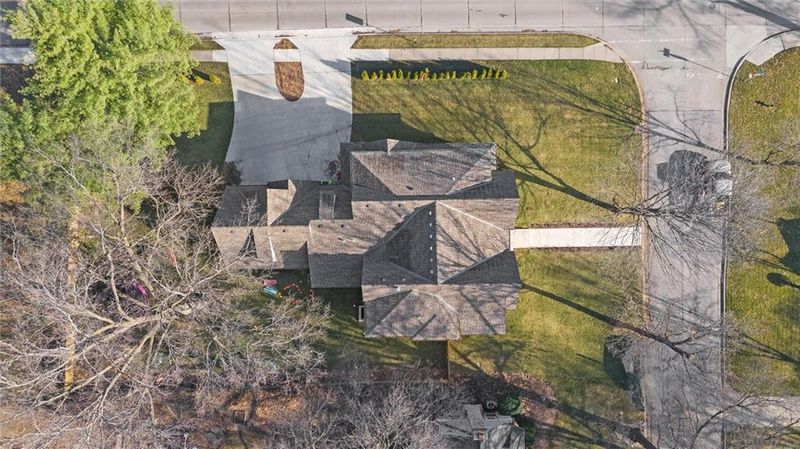 8300 High Dr, Leawood, KS 66206