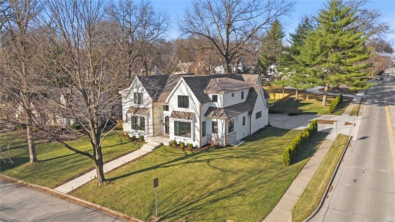 8300 High Dr, Leawood, KS 66206