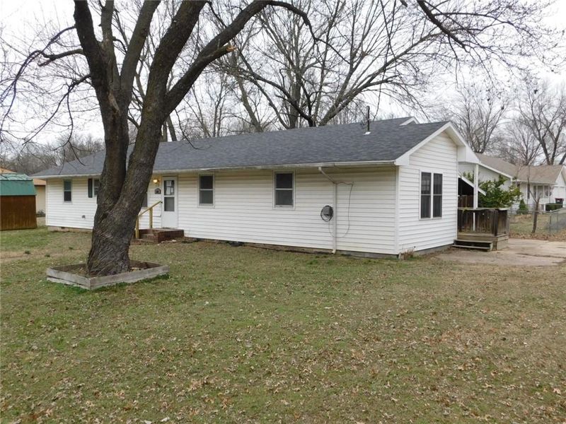 609 S 4th St, Arma, KS 66712