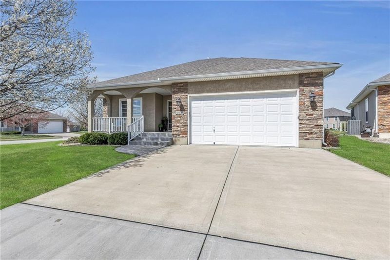 4631 SW Olympia Pl, Lee's Summit, MO 64082