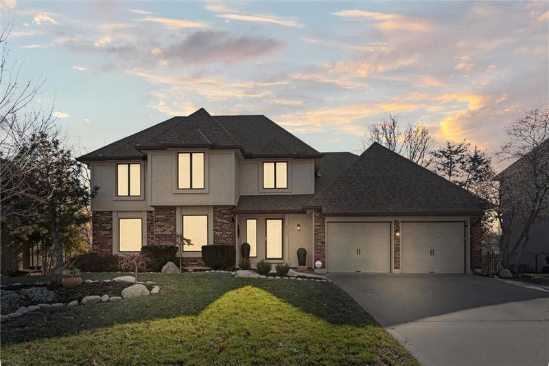 8507 Gillette St, Lenexa, KS 66215