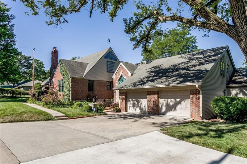5422 Foster St, Overland Park, KS 66202