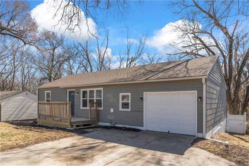8511 E 47th Ter, Kansas City, MO 64129