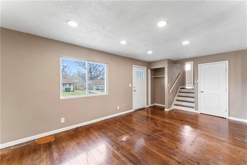 4716 E 40th Pl, Kansas City, MO 64130